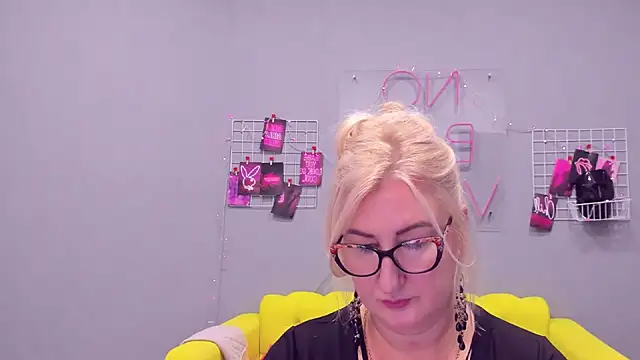 ChristyBrooks online show from 01-14-25, 03:15