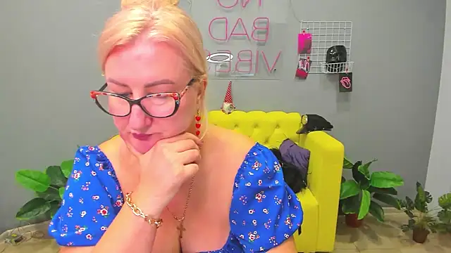 ChristyBrooks online show from 01-24-25, 04:39