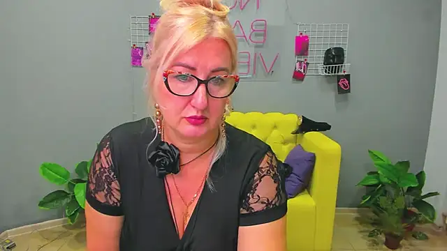 ChristyBrooks online show from 01-27-25, 03:18