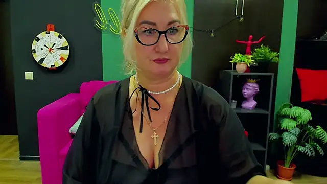 ChristyBrooks online show from 02-03-25, 03:17