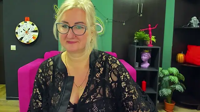 ChristyBrooks online show from 02-10-25, 06:35