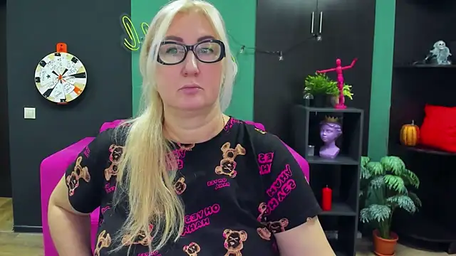 ChristyBrooks online show from 02-12-25, 01:06