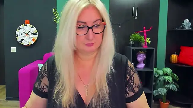 ChristyBrooks online show from 02-19-25, 12:11