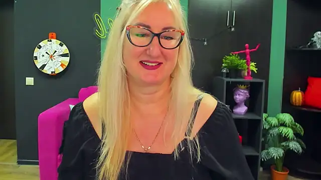 ChristyBrooks online show from 02-19-25, 06:32