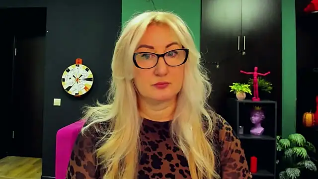 ChristyBrooks online show from 03-04-25, 01:17