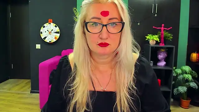 ChristyBrooks online show from 03-04-25, 07:22