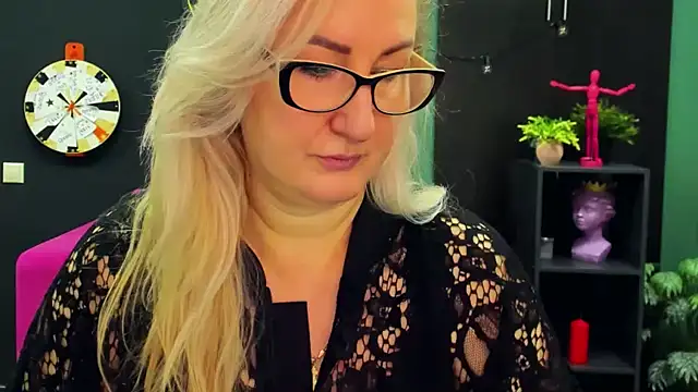 ChristyBrooks online show from 03-05-25, 01:17