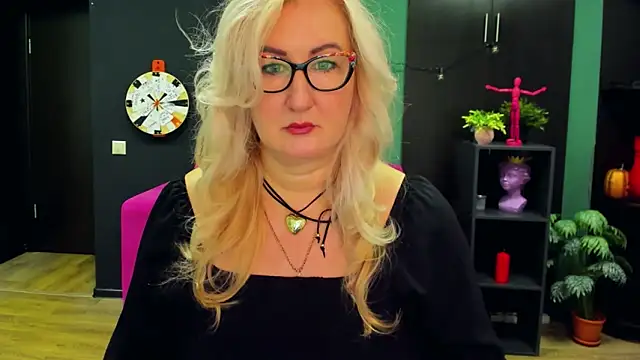 ChristyBrooks online show from 03-07-25, 01:18