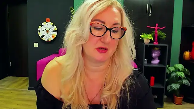 ChristyBrooks online show from 03-07-25, 04:22