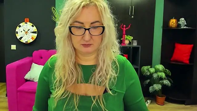 ChristyBrooks online show from 03-20-25, 01:15