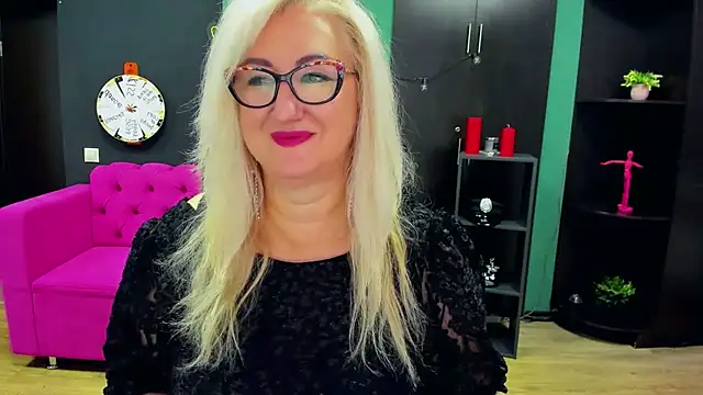 ChristyBrooks online show from 10-11-25, 12:15