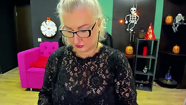 ChristyBrooks online show from 10-25-25, 10:12