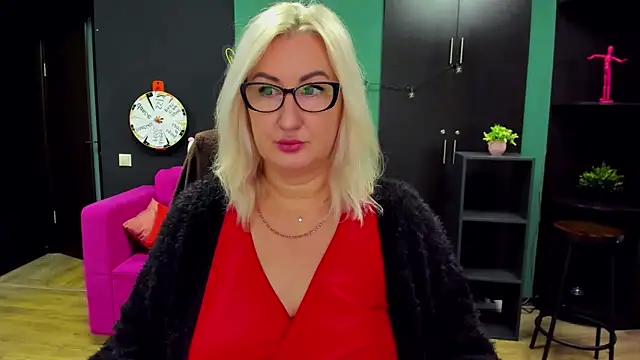 ChristyBrooks online show from 12-22-25, 05:04