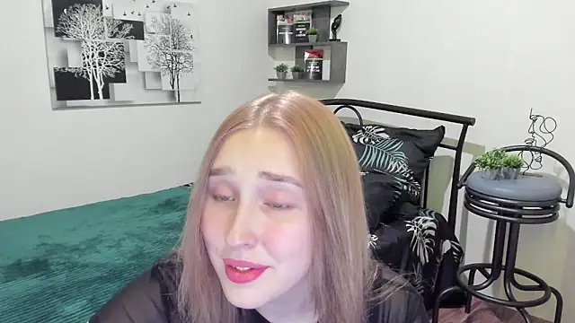 LinaTruly online show from 01-17-25, 09:17