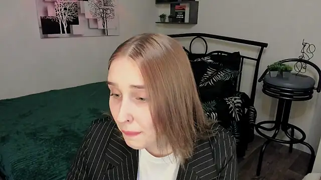 LinaTruly online show from 03-05-25, 08:32