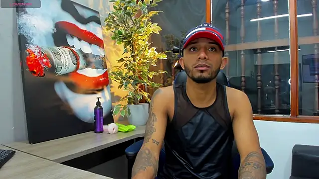 Snapshot of Robin_Rief chatting on 01-18-25, 03:53 Robin Rief online show from 01-18-25, 03:53