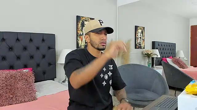 Snapshot of Robin_Rief chatting on 03-06-25, 03:24 Robin Rief online show from 03-06-25, 03:24