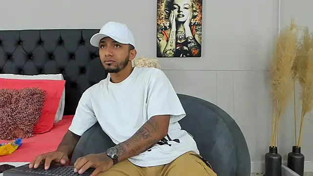 Snapshot of Robin_Rief chatting on 03-23-25, 03:21 Robin Rief online show from 03-23-25, 03:21