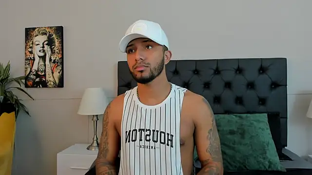 Snapshot of Robin_Rief chatting on 10-16-25, 03:51 Robin Rief online show from 10-16-25, 03:51