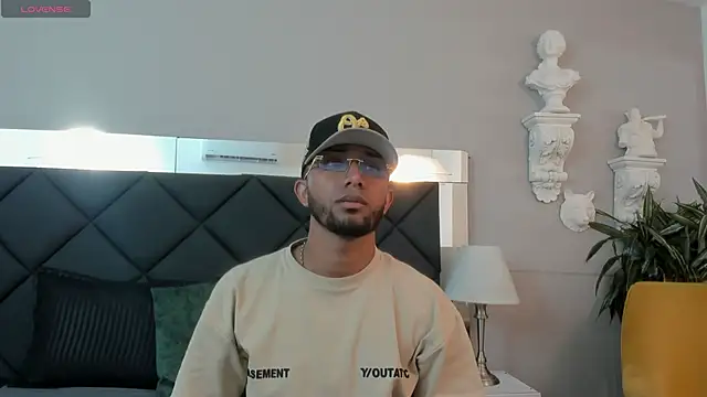 Robin Rief online show from 11-24-25, 03:28