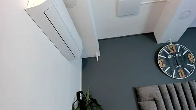 Robin Rief online show from 12-05-25, 03:48