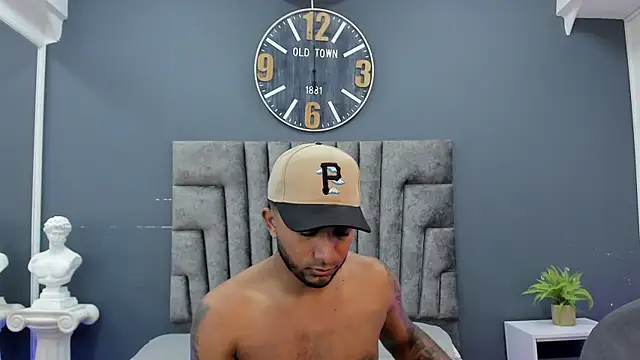 Robin Rief online show from 04-12-26, 08:03