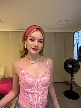 NicoleCut online show from 12-18-25, 10:54