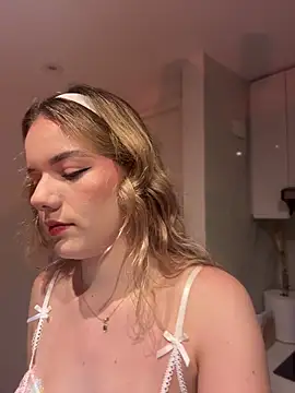 NicoleCut online show from 04-07-26, 10:59