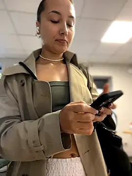 Snapshot of VelvetVixenI chatting on 09-25-25, 12:09 VelvetVixenI online show from 09-25-25, 12:09