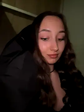 Snapshot of VelvetVixenI chatting on 12-15-25, 04:00 VelvetVixenI online show from 12-15-25, 04:00