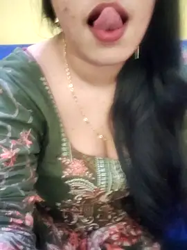 Snapshot of Haniya-143 chatting on 10-06-25, 11:13 Haniya-143 online show from 10-06-25, 11:13