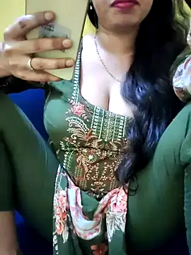 Snapshot of Haniya-143 chatting on 10-27-25, 01:09 Haniya-143 online show from 10-27-25, 01:09