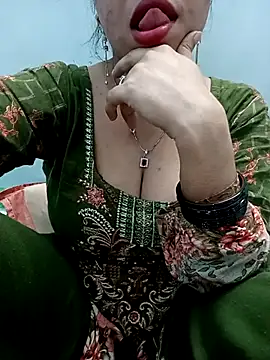 Snapshot of Haniya-143 chatting on 11-25-25, 09:48 Haniya-143 online show from 11-25-25, 09:48