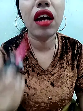 Snapshot of Haniya-143 chatting on 12-14-25, 10:25 Haniya-143 online show from 12-14-25, 10:25