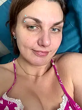 Snapshot of Magic__smile chatting on 12-19-25, 10:33 Magic smile online show from 12-19-25, 10:33