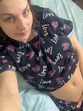 Snapshot of Magic__smile chatting on 02-16-26, 01:35 Magic smile online show from 02-16-26, 01:35