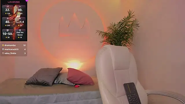 Ariana Pierce online show from 11-30-25, 01:37