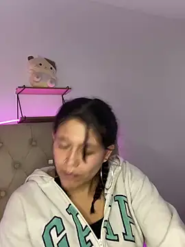 Snapshot of mariana_21x chatting on 02-15-25, 01:38 mariana 21x online show from 02-15-25, 01:38