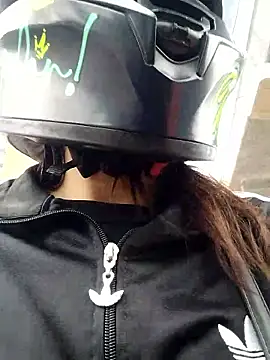 Snapshot of mariana_21x chatting on 10-14-25, 01:12 mariana 21x online show from 10-14-25, 01:12