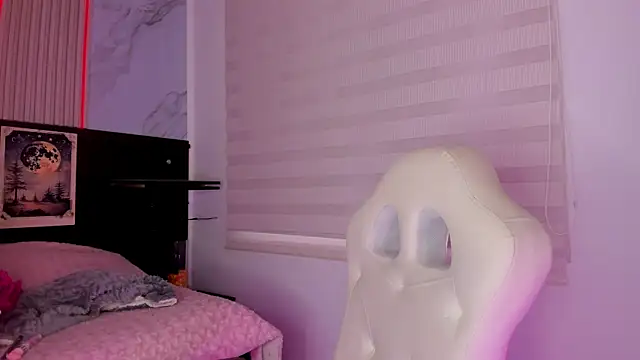 Snapshot of misscheelsee chatting on 02-17-25, 09:19 misscheelsee online show from 02-17-25, 09:19