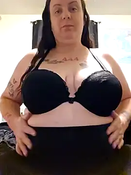 Snapshot of PeakabumPromo chatting on 12-29-24, 11:39 PeakabumPromo online show from 12-29-24, 11:39