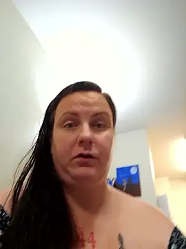 Snapshot of PeakabumPromo chatting on 11-25-25, 09:37 PeakabumPromo online show from 11-25-25, 09:37