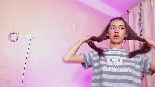 Snapshot of sara17_ chatting on 01-21-25, 07:26 sara17  online show from 01-21-25, 07:26