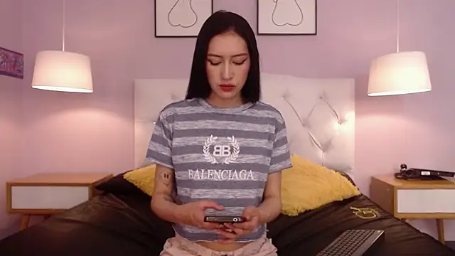 Snapshot of sara17_ chatting on 09-29-25, 08:24 sara17  online show from 09-29-25, 08:24