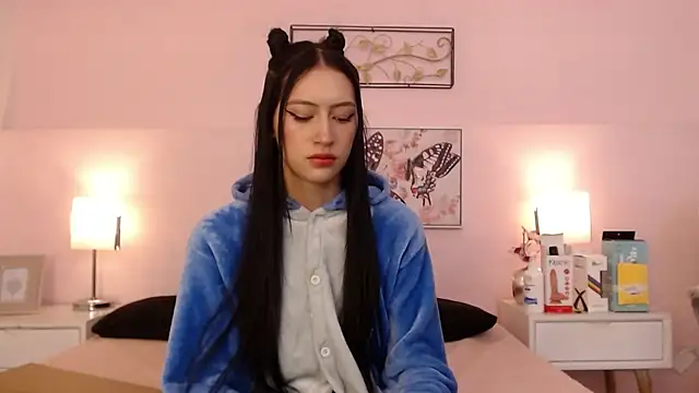 Snapshot of sara17_ chatting on 10-10-25, 04:22 sara17  online show from 10-10-25, 04:22