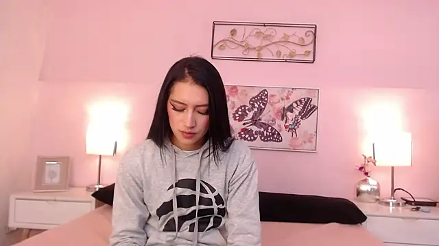 Snapshot of sara17_ chatting on 10-19-25, 01:39 sara17  online show from 10-19-25, 01:39