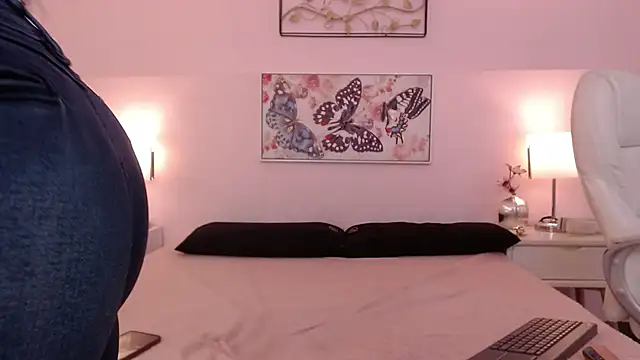 Snapshot of sara17_ chatting on 10-22-25, 04:13 sara17  online show from 10-22-25, 04:13