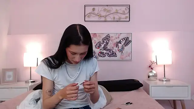 sara17  online show from 11-08-25, 03:29