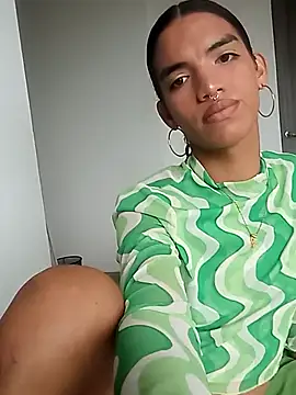 Snapshot of Melody200420 chatting on 09-25-25, 02:10 Melody200420 online show from 09-25-25, 02:10