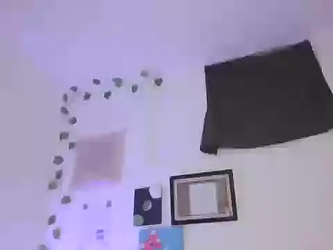 Snapshot of Melody200420 chatting on 10-05-25, 12:20 Melody200420 online show from 10-05-25, 12:20